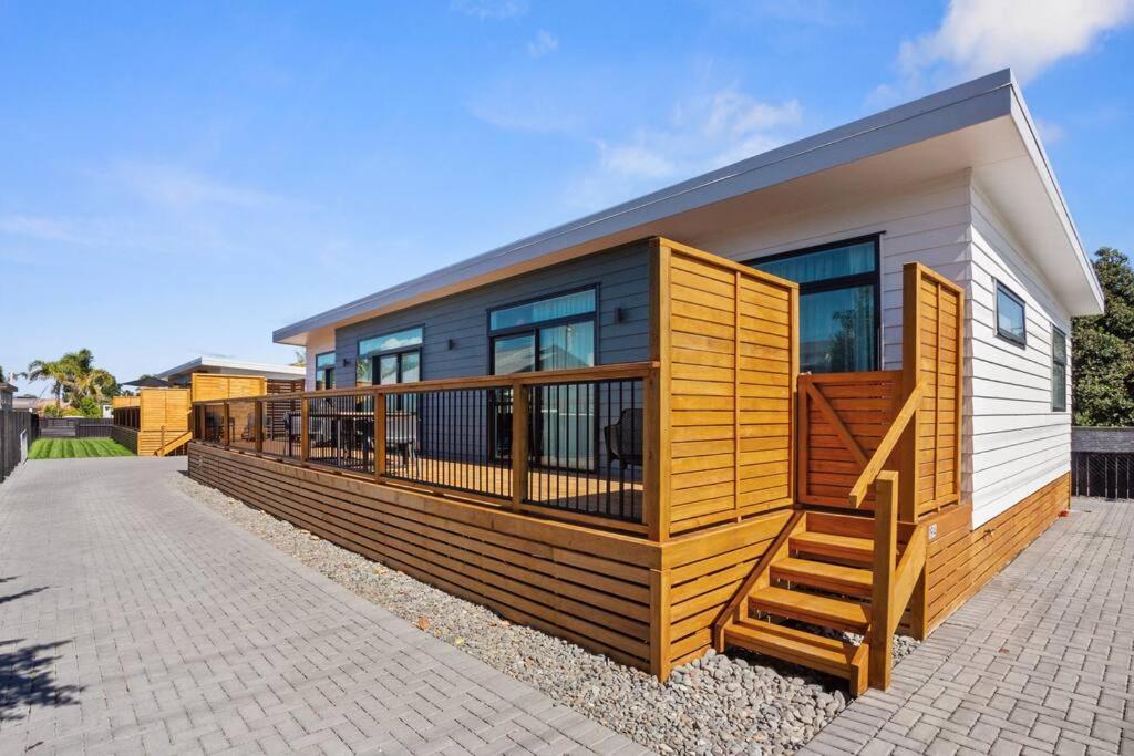 Another On Leo Waihi Exterior photo