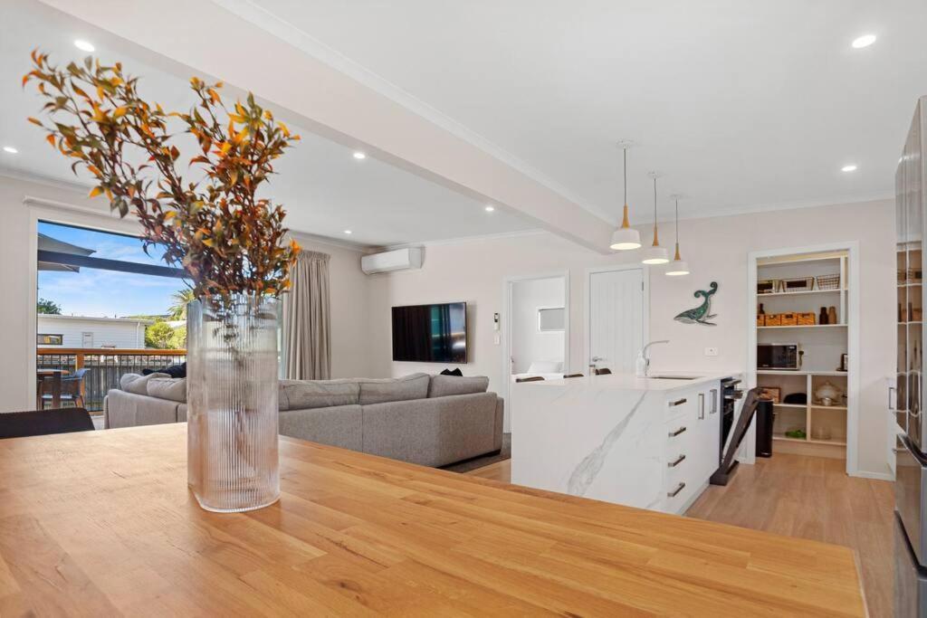 Another On Leo Waihi Exterior photo